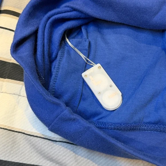 Peanuts Light Up Christmas Sweater - Picture 6 of 6